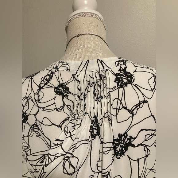 NYDJ blouse. - Picture 4 of 6